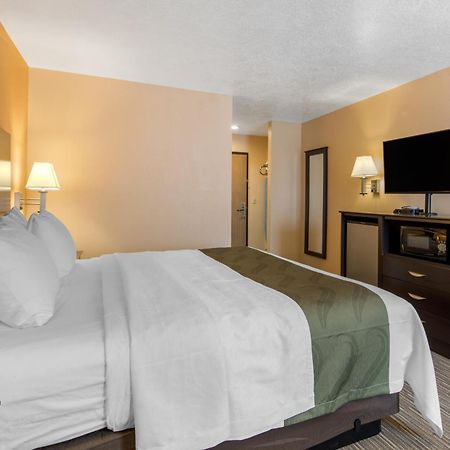 Quality Inn & Suites Albuquerque North Near Balloon Fiesta Park Bagian luar foto