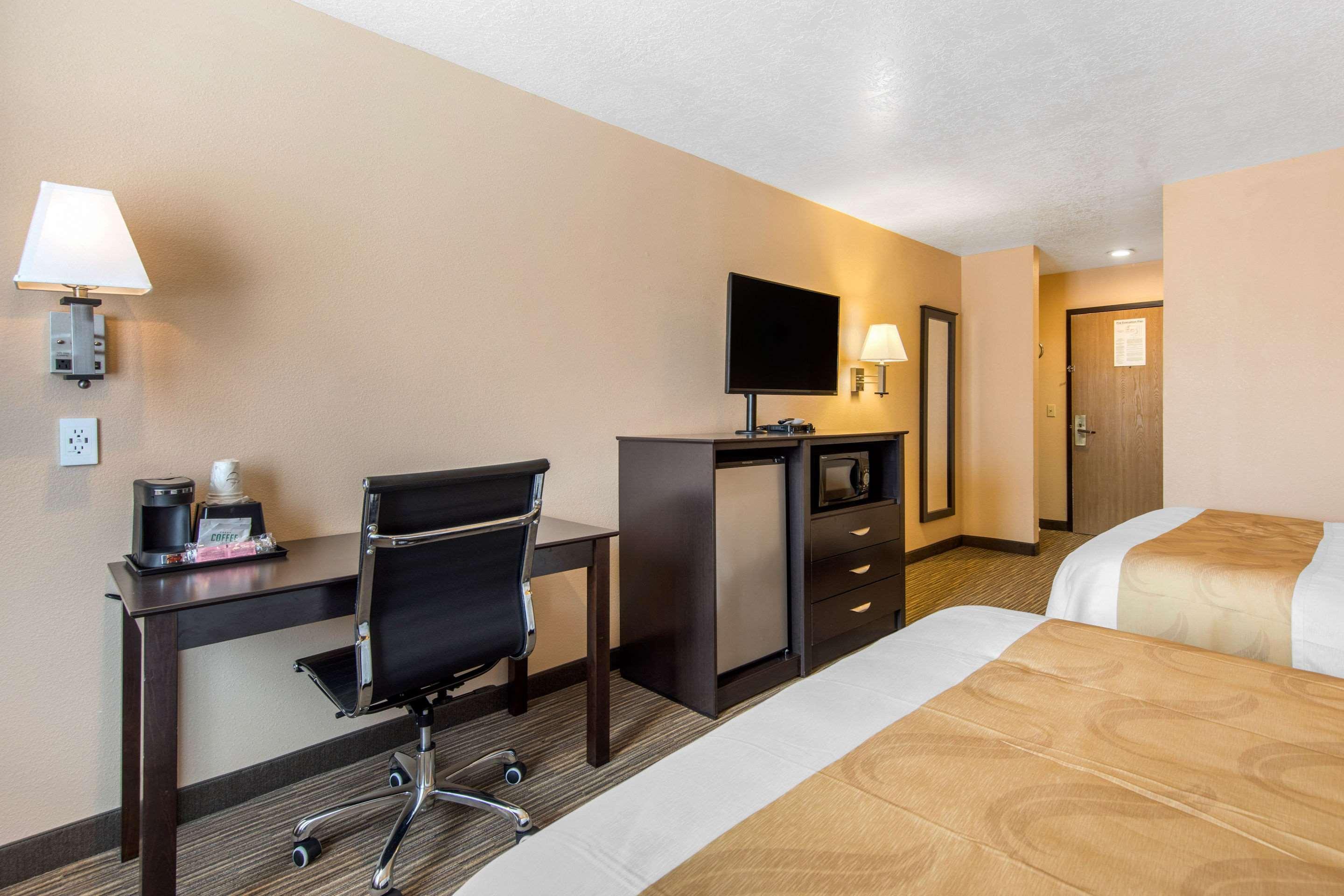 Quality Inn & Suites Albuquerque North Near Balloon Fiesta Park Bagian luar foto