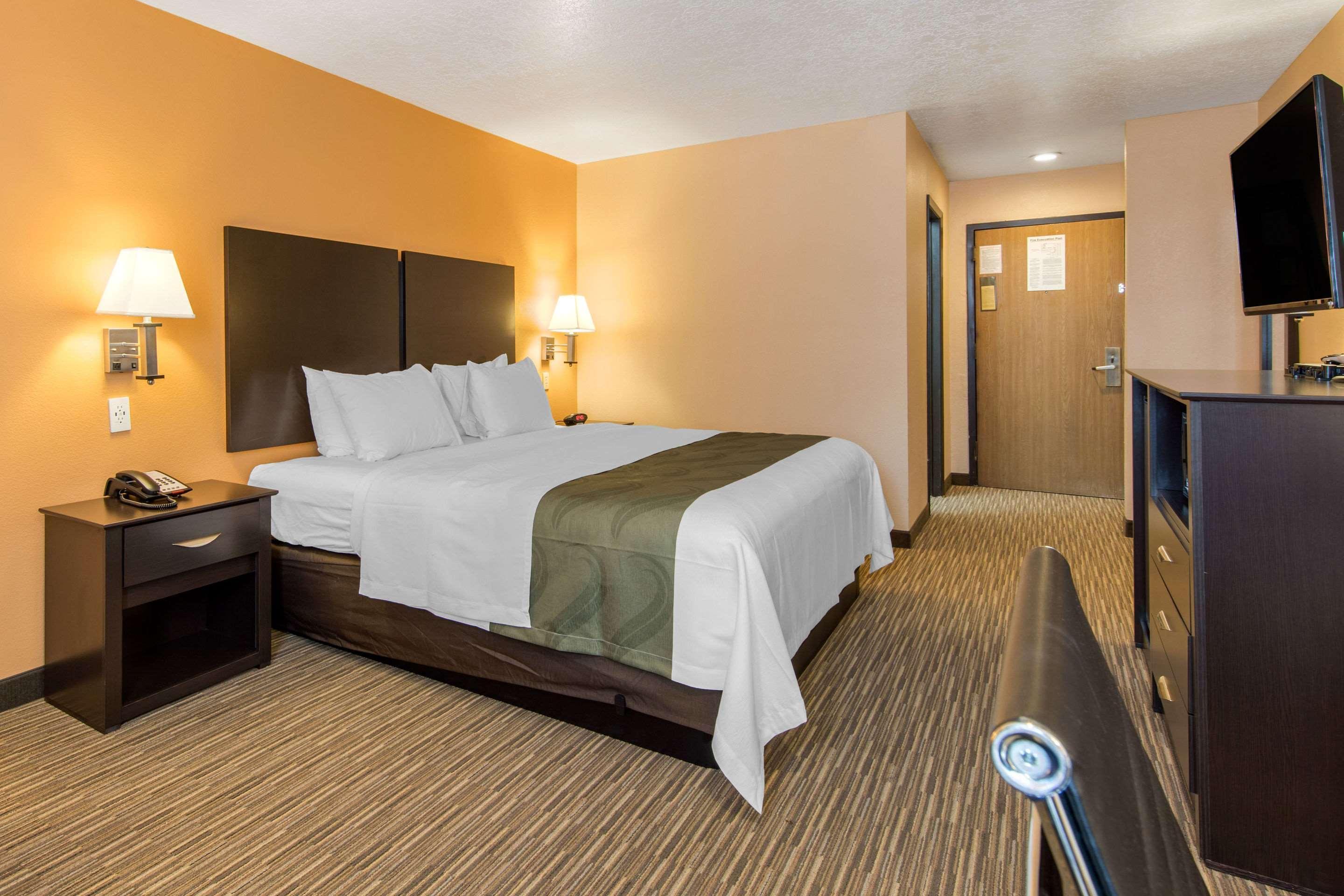 Quality Inn & Suites Albuquerque North Near Balloon Fiesta Park Bagian luar foto