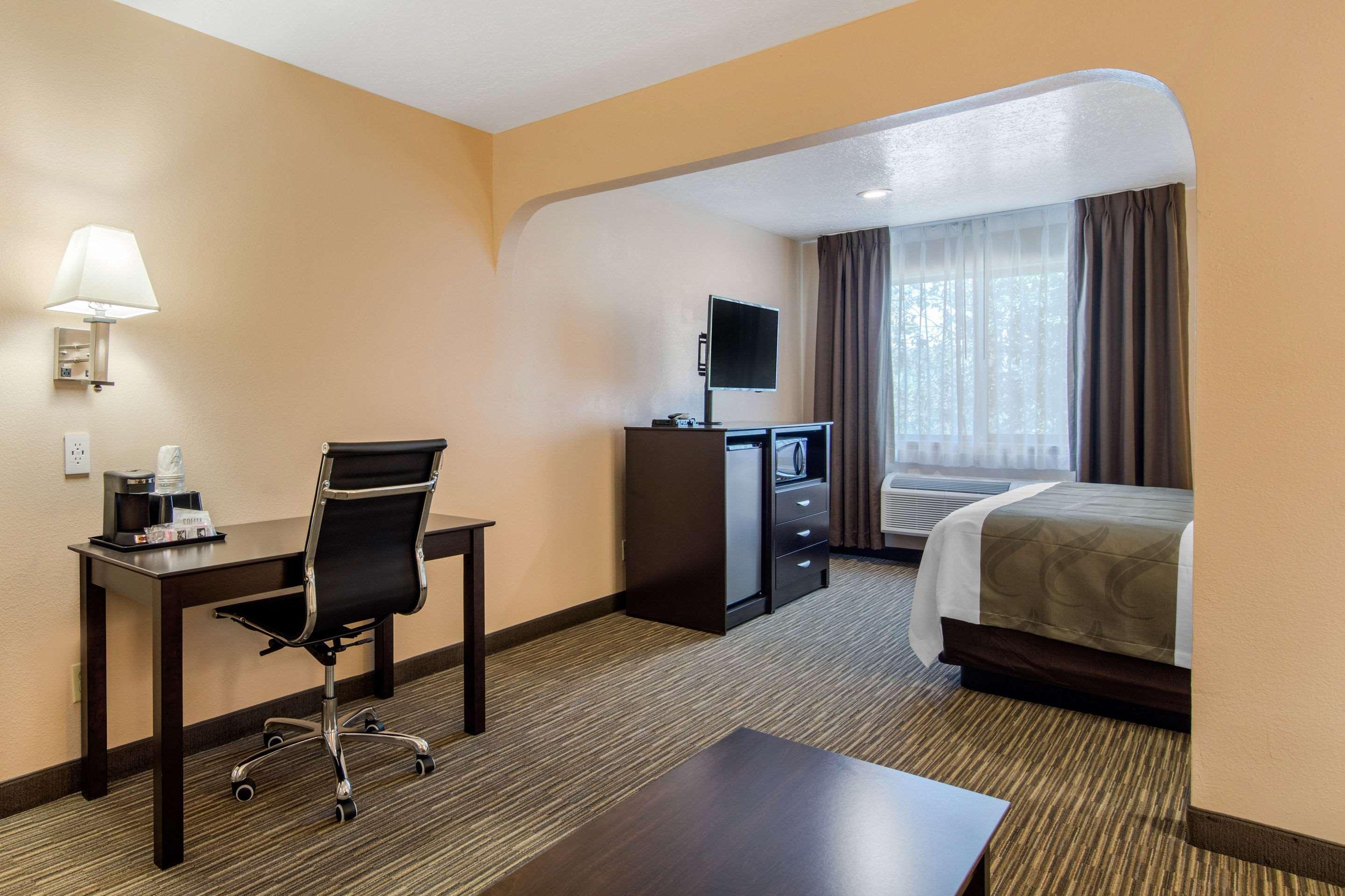 Quality Inn & Suites Albuquerque North Near Balloon Fiesta Park Bagian luar foto