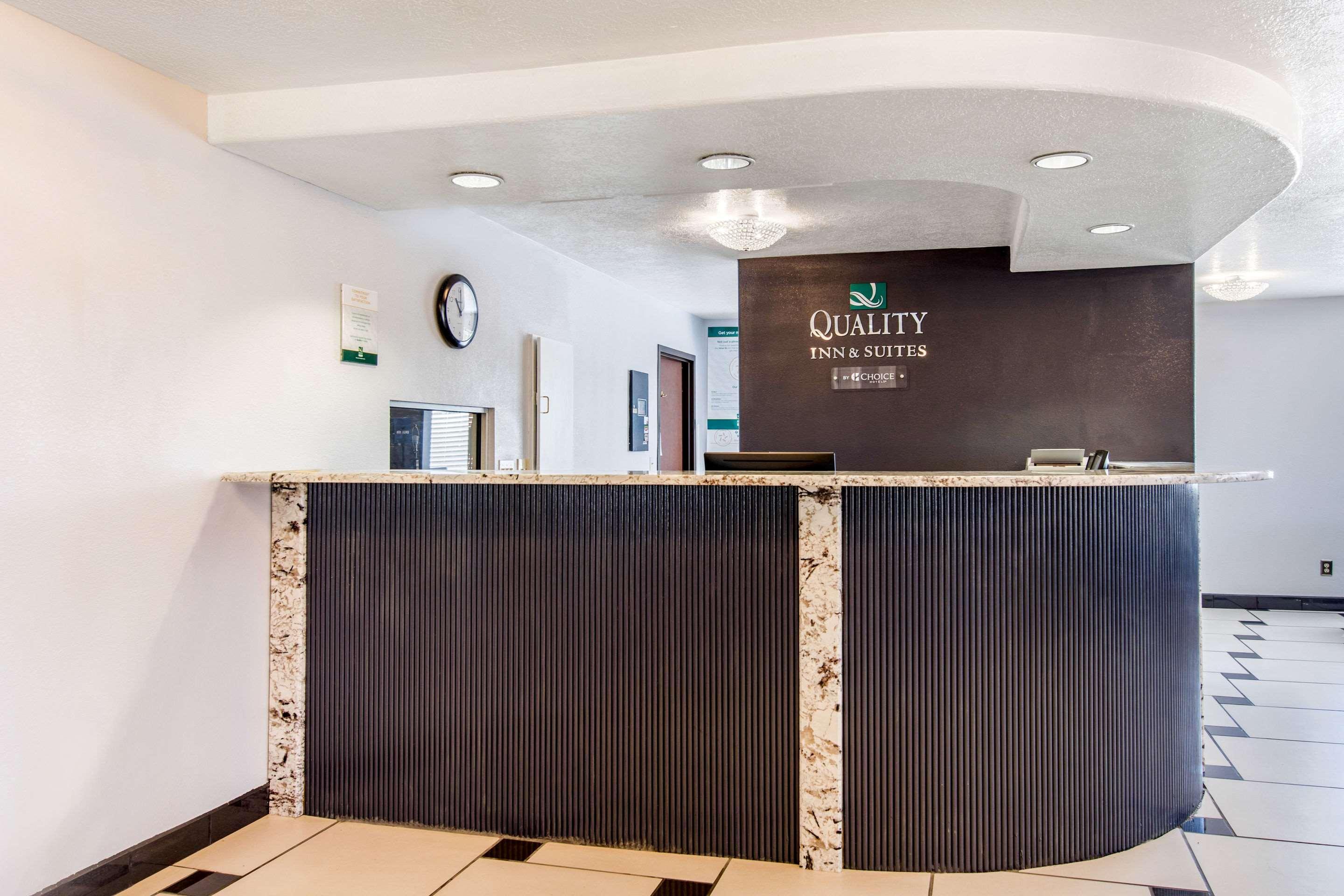 Quality Inn & Suites Albuquerque North Near Balloon Fiesta Park Bagian luar foto