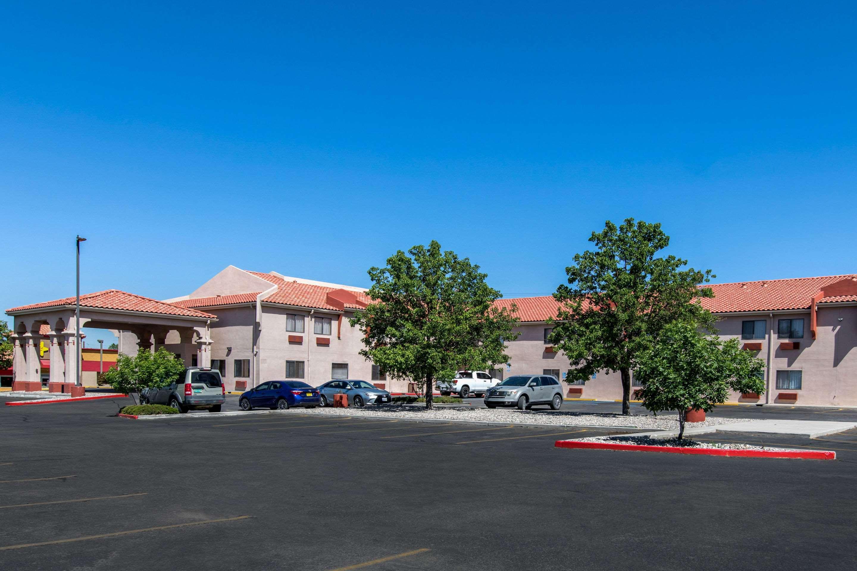 Quality Inn & Suites Albuquerque North Near Balloon Fiesta Park Bagian luar foto