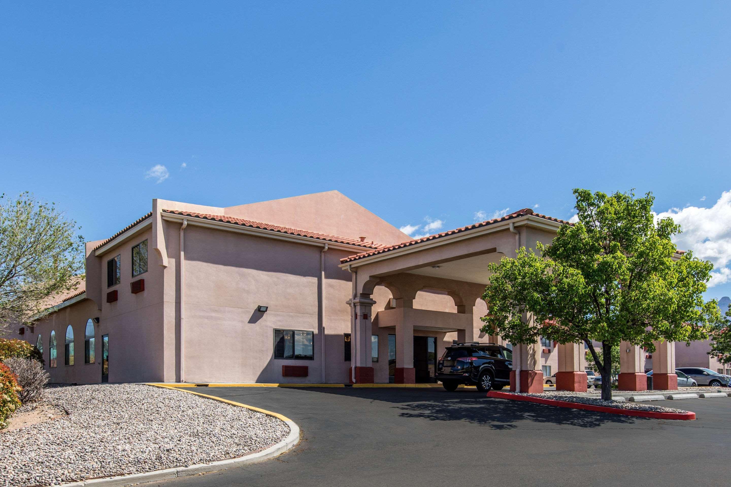 Quality Inn & Suites Albuquerque North Near Balloon Fiesta Park Bagian luar foto