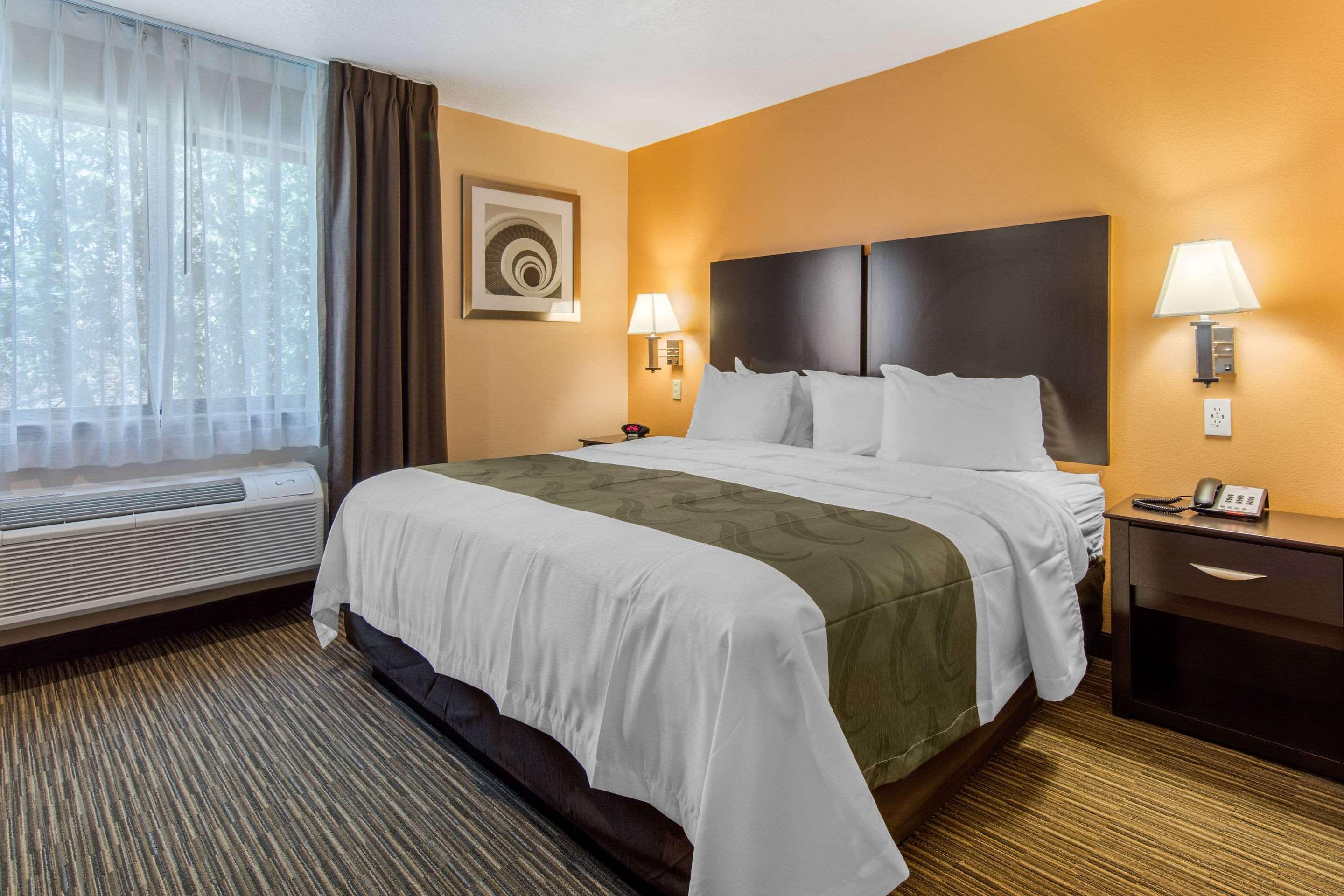 Quality Inn & Suites Albuquerque North Near Balloon Fiesta Park Bagian luar foto