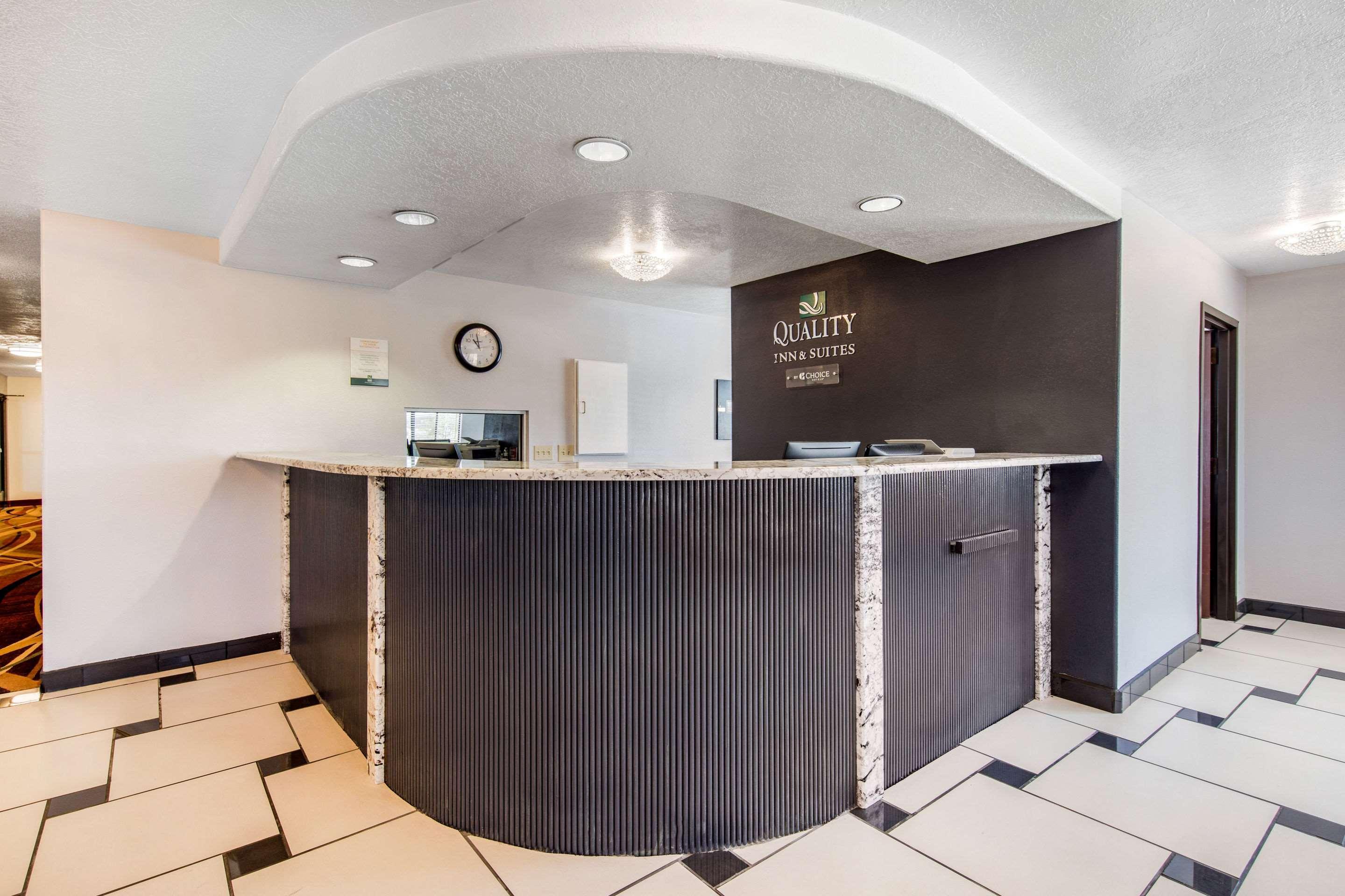 Quality Inn & Suites Albuquerque North Near Balloon Fiesta Park Bagian luar foto