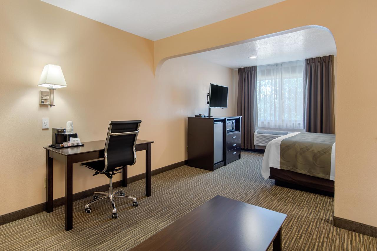 Quality Inn & Suites Albuquerque North Near Balloon Fiesta Park Bagian luar foto