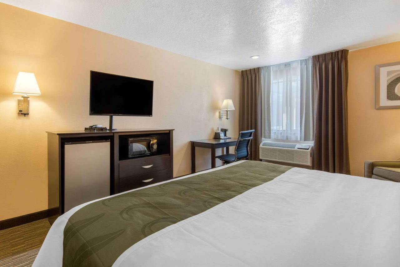 Quality Inn & Suites Albuquerque North Near Balloon Fiesta Park Bagian luar foto