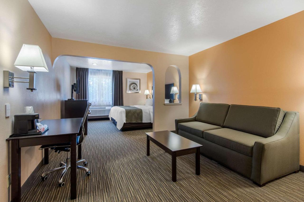 Quality Inn & Suites Albuquerque North Near Balloon Fiesta Park Bagian luar foto